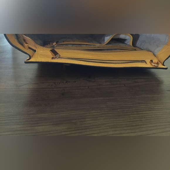 Michael Kors purse - Picture 5 of 6